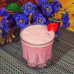A picture of Strawberry shake.