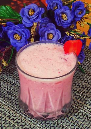A picture of Strawberry shake.