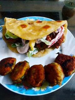 র‍্যাপড চিকেন পুদিনা কাবাব (wrapped chicken pudina kabab recipe in Bengali) রেসিপির প্রধান ছবি