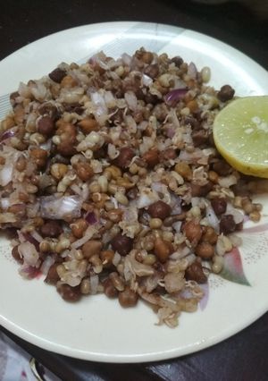 A picture of Moth chaat.