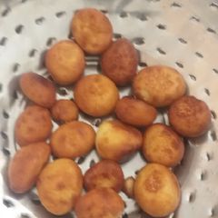 A picture of Gullisuwa (milk puff).