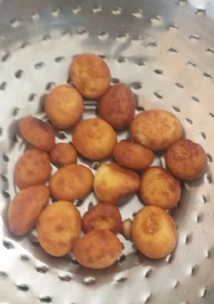 A picture of Gullisuwa (milk puff).
