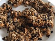 Una foto de barritas de cereales con chocolate