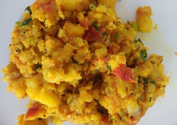 Steps to Make Favorite Dry aalu tomato sabji