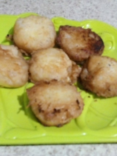 Una foto de Tortitas de papa con queso... una receta fácil y económica 😉