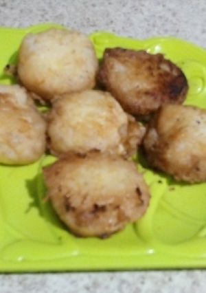 Una foto de Tortitas de papa con queso... una receta fácil y económica 😉