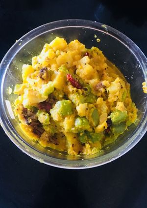 A picture of Potato ridged gourd Poppy seed curry.
