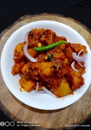 A picture of Dhaba style aloo bhuna.
