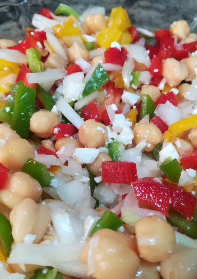 Una foto de Ensalada de garbanzos