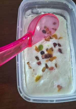 A picture of Dryfruit ice cream.
