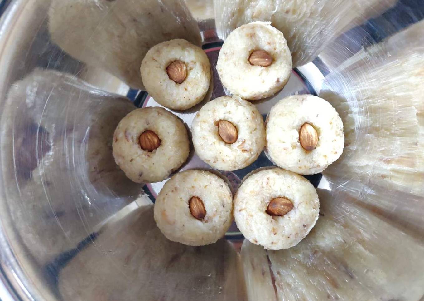 Coconut ladoos
