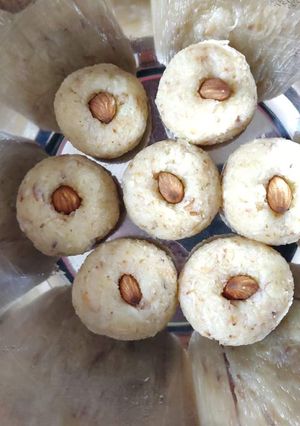 A picture of Coconut ladoos.