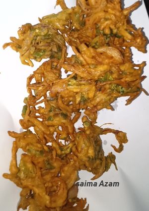 A picture of Piyaz Hari mirch mix pakora😋.