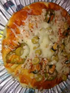 Una foto de Pizza de atún y verduras