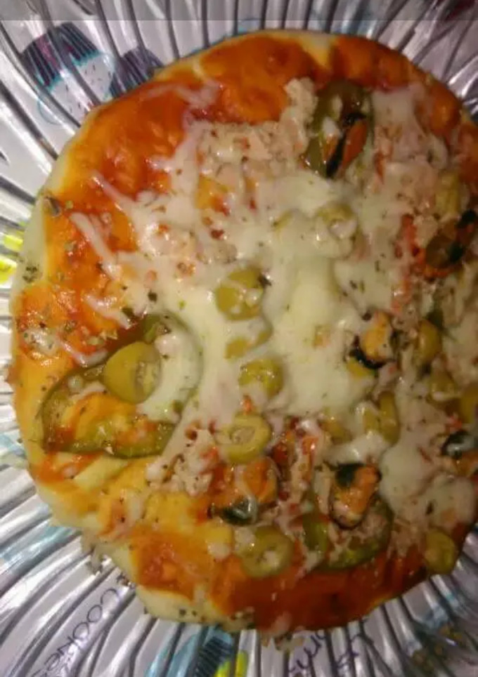 Una foto de Pizza de atún y verduras