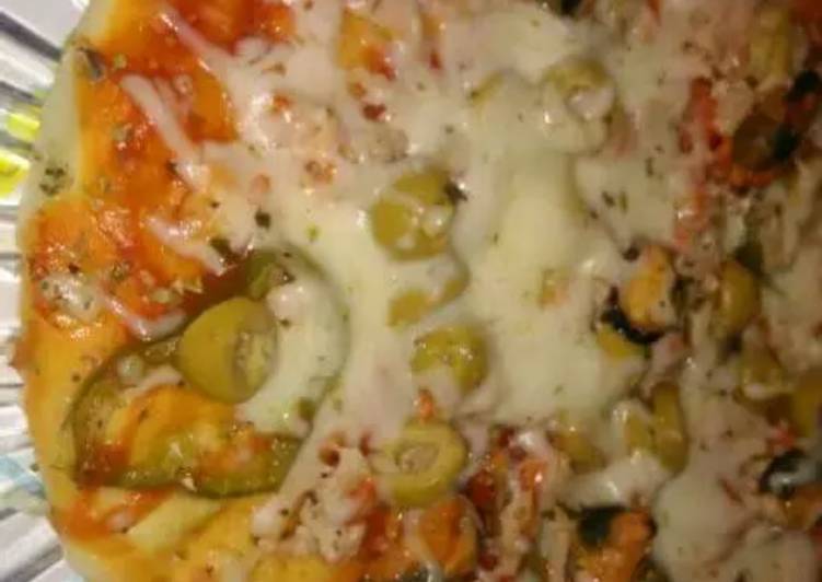 Pizza de atún y verduras