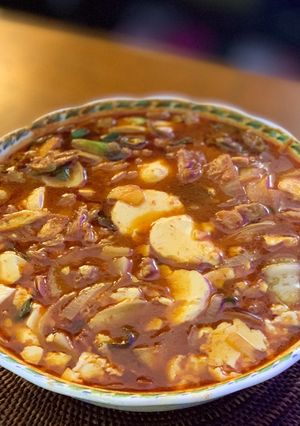A picture of Spicy Soft Tofu Stew with meat (Gogi sudubu jjiage).