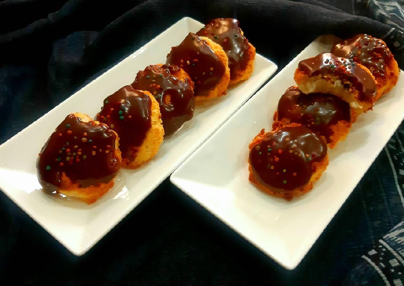 Dip chocolate Eggless coconut macaroons