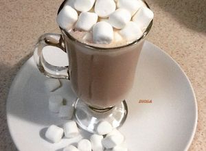 Una foto de Chocolate caliente con marshmallow
