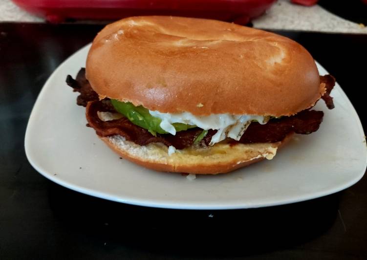 My Avocado Streaky Bacon and Fried Egg Bagel. π
