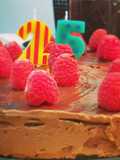 Cheesecake de mousse de chocolate com framboesas