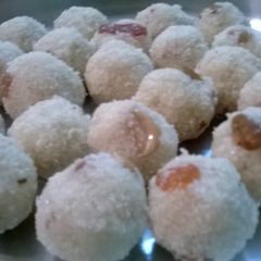 A picture of Rava Laddoo.