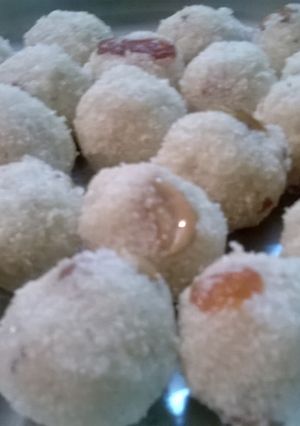 A picture of Rava Laddoo.