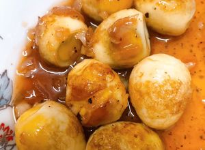 Hình của món Trứng cút chiên mắm tỏi.