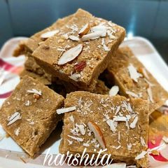 A picture of Gud papdi.