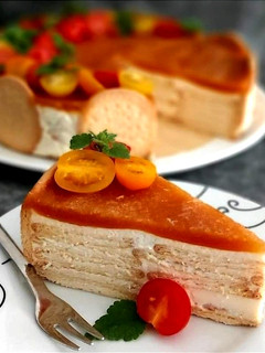 Una foto de 🧀 PASTEL DE QUESO CON MERMELADA DE TOMATE 🍅