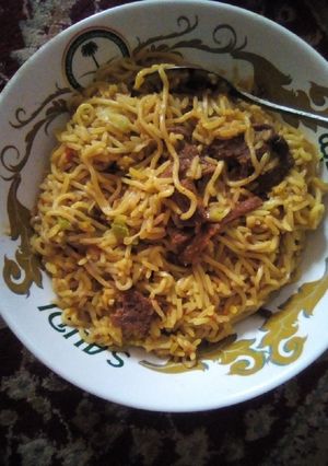 A picture of Rice with indomie.