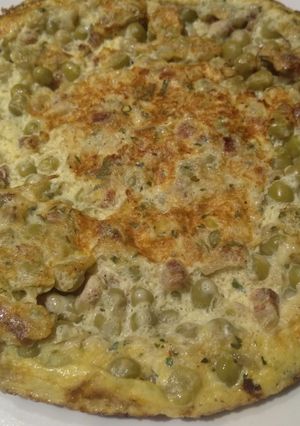Una foto de Tortilla de arvejas y chorizo colorado