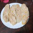 Tostas alargadas con paté de marisco y maíz