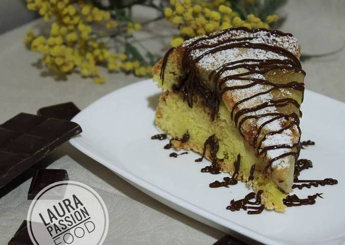 Torta di pere e pezzi di cioccolato