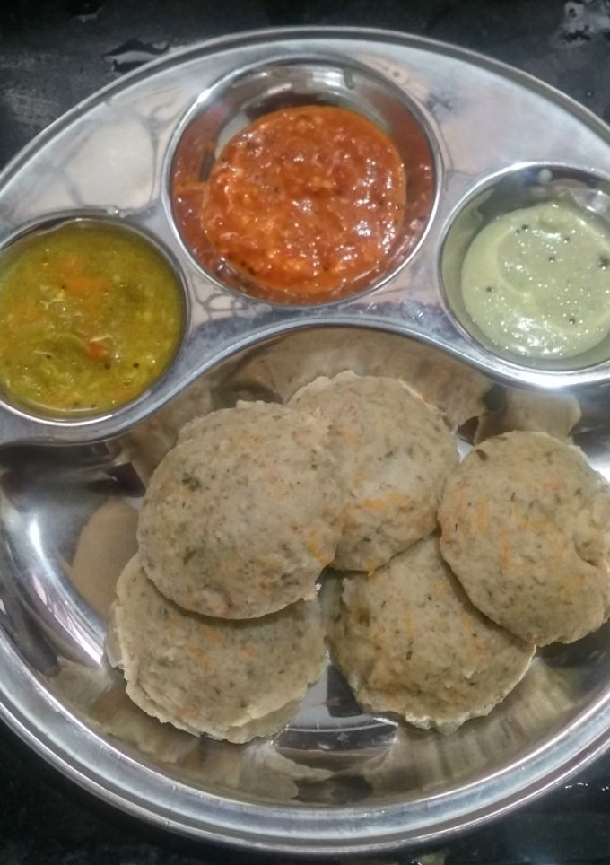 முளைக்கட்டிய பயிர்-இட்லி செய்முறை முக்கிய புகைப்படம்