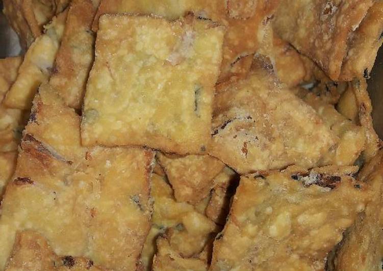 Keripik bawang kemangi