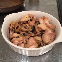 A picture of Baked butter chicken and mushroom.
