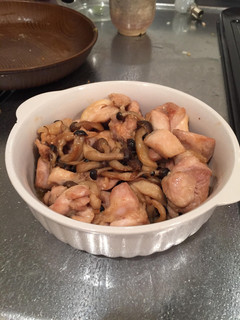 A picture of Baked butter chicken and mushroom.