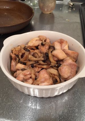 A picture of Baked butter chicken and mushroom.