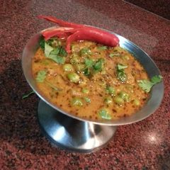 A picture of Matar sabji.