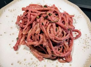 Foto principal de Spaghetti al pesto de remolacha