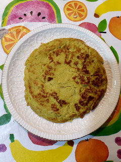 Una foto de Tortita de aguacate y jengibre con harina de garbanzos