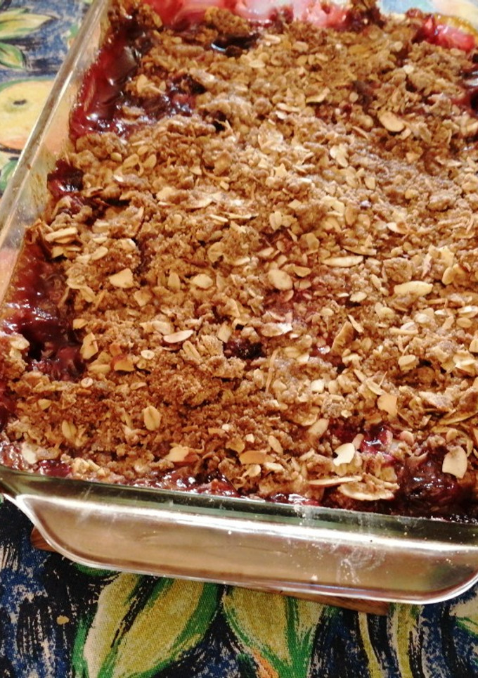 Una foto de Crumble de frambuesas y mango