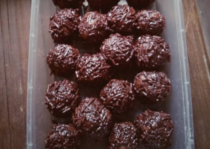 Bola bola cokelat