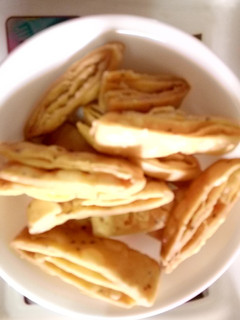 नमक पारे (Namak pare recipe in hindi) रेसिपी मुख्य फोटो