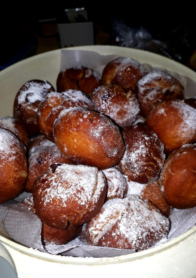 Una foto de Berlines rellenos con dulce de membrillo
