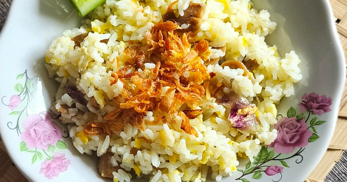 Nasi Goreng Sederhana Dengan Telur Orak Arik Dan Bakso