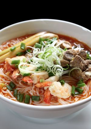 Hình của món Bún sườn tôm chua cay.