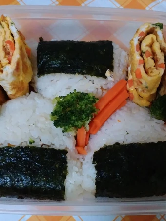 Langkah Mudah untuk Membikin Resep  Onigiri Bento Sederhana yang Lezat Sekali, Sempurna