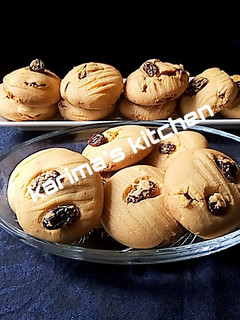 A picture of Raisin cookies.
